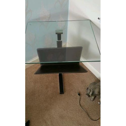Magazine table