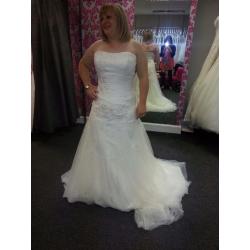 Brand new with tags Phil Collins Bridal PC2690 Ivory size 14