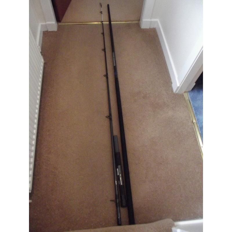 XK 4000 BEACHCASTER ROD & REEL & ROD REST