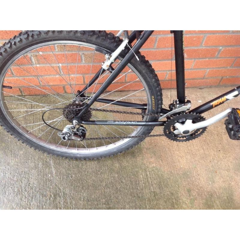 Saracen sports mountain bike