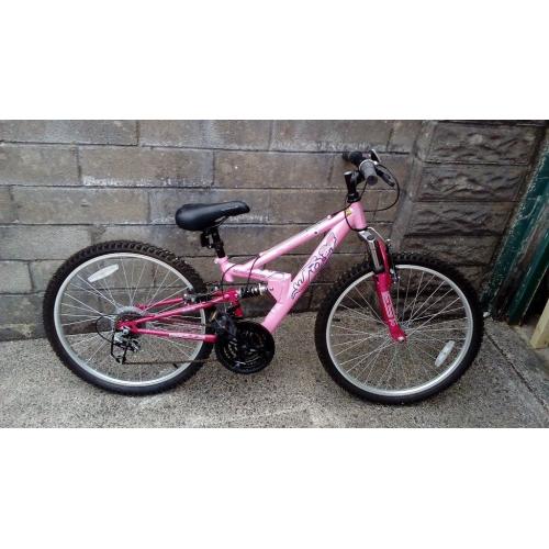 Girls bike PINK upto age 10
