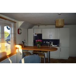 DOUBLE ROOM AVAILABLE IN TWO-BEDROOM SELF-CONTAINED FLAT IN TOTTERDOWN, BRISTOL