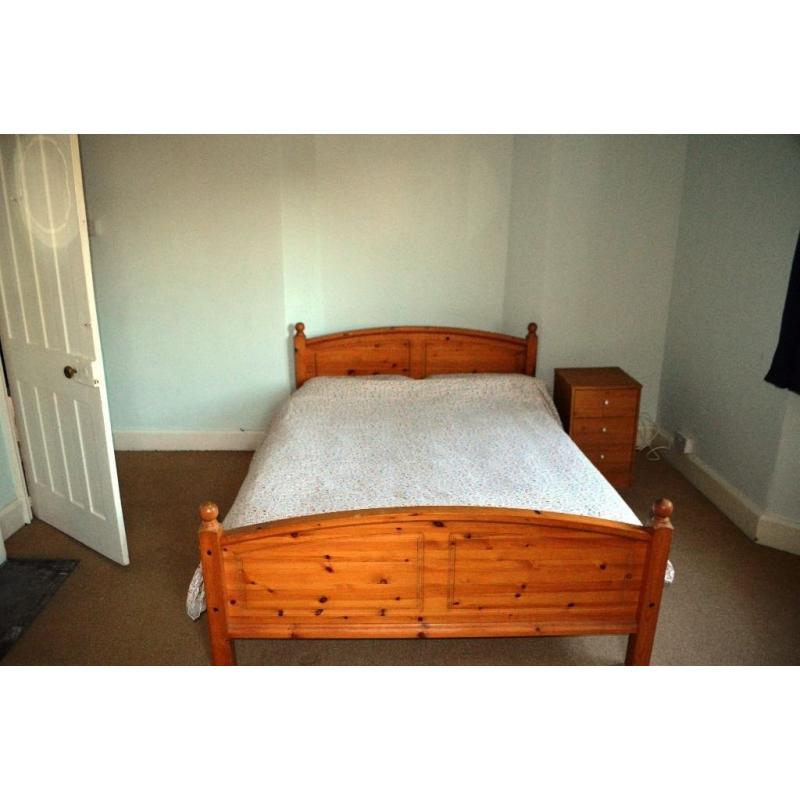 DOUBLE ROOM AVAILABLE IN TWO-BEDROOM SELF-CONTAINED FLAT IN TOTTERDOWN, BRISTOL