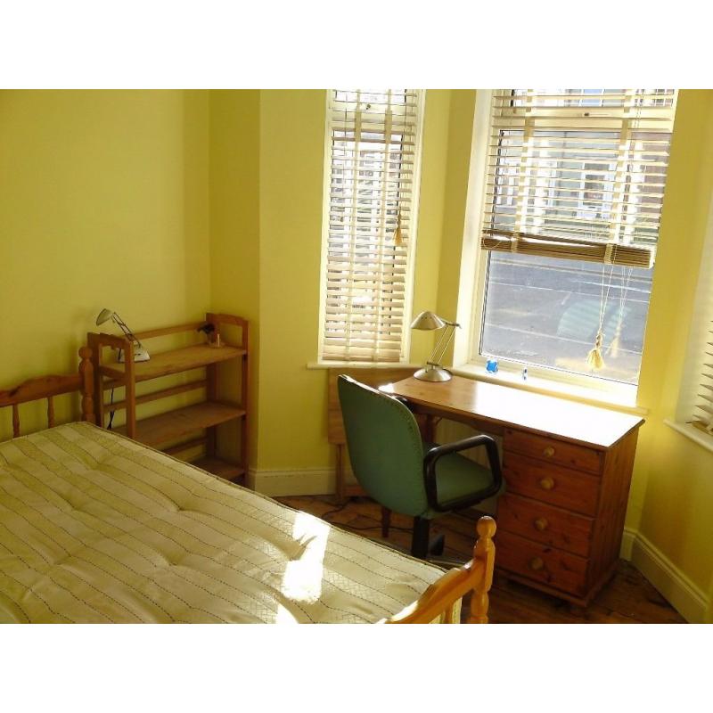 LARGE Sgle,FULLY furnished,Inc ALL BILLS in safe, quiet area,V close to BROMLEY SOUTH Station