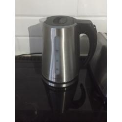 Used kettle & toaster
