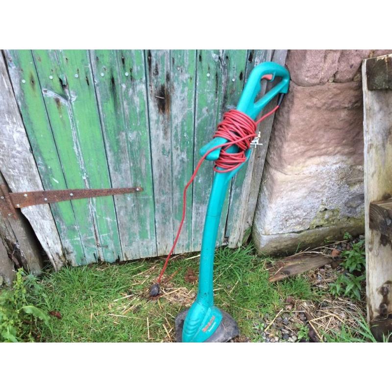 Electric grass strimmer