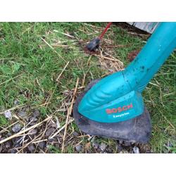 Electric grass strimmer