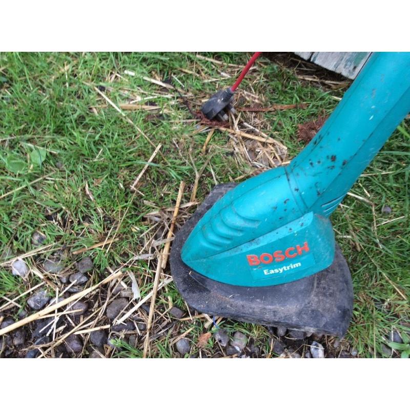 Electric grass strimmer