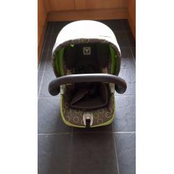 Baby car seat and its Isofix base for 0-9 months baby