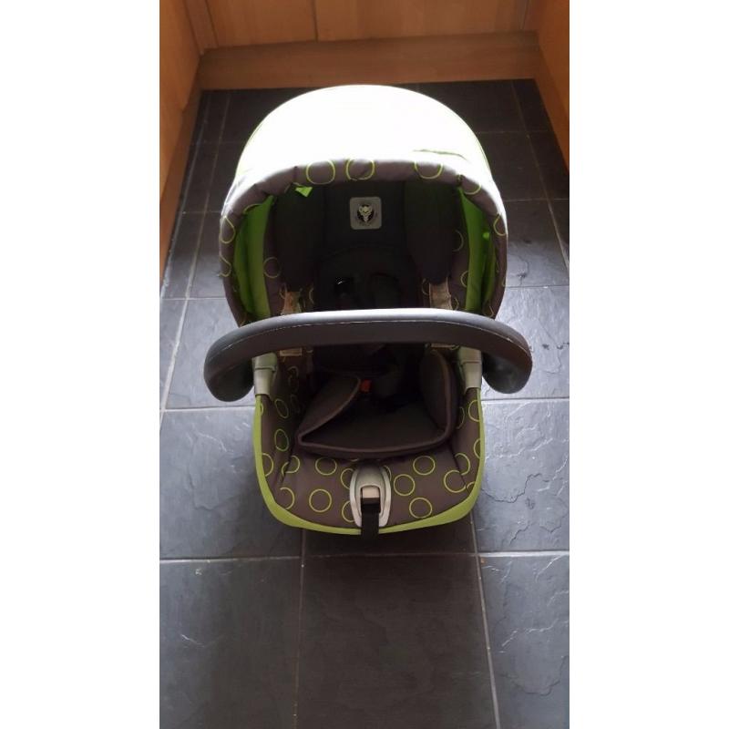 Baby car seat and its Isofix base for 0-9 months baby