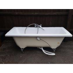 Modern square bath (used)