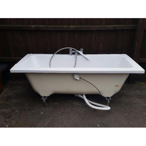 Modern square bath (used)