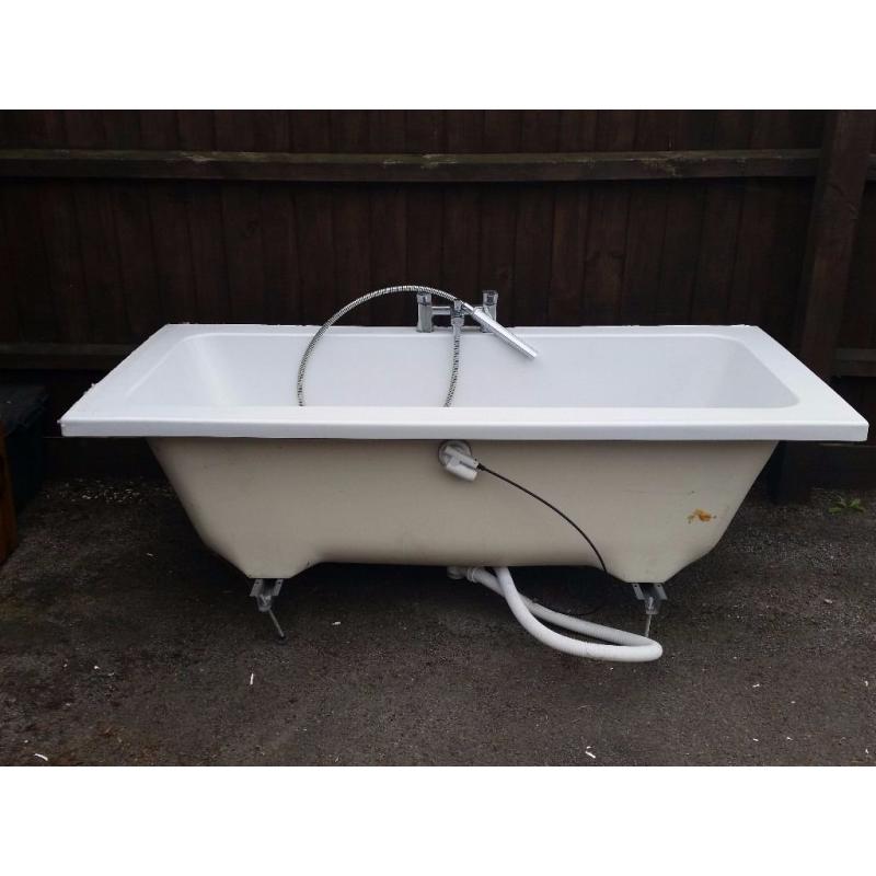 Modern square bath (used)