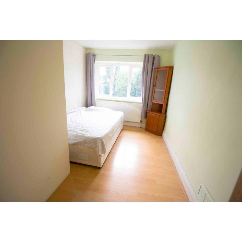 Double room to rent in house in North Finchley