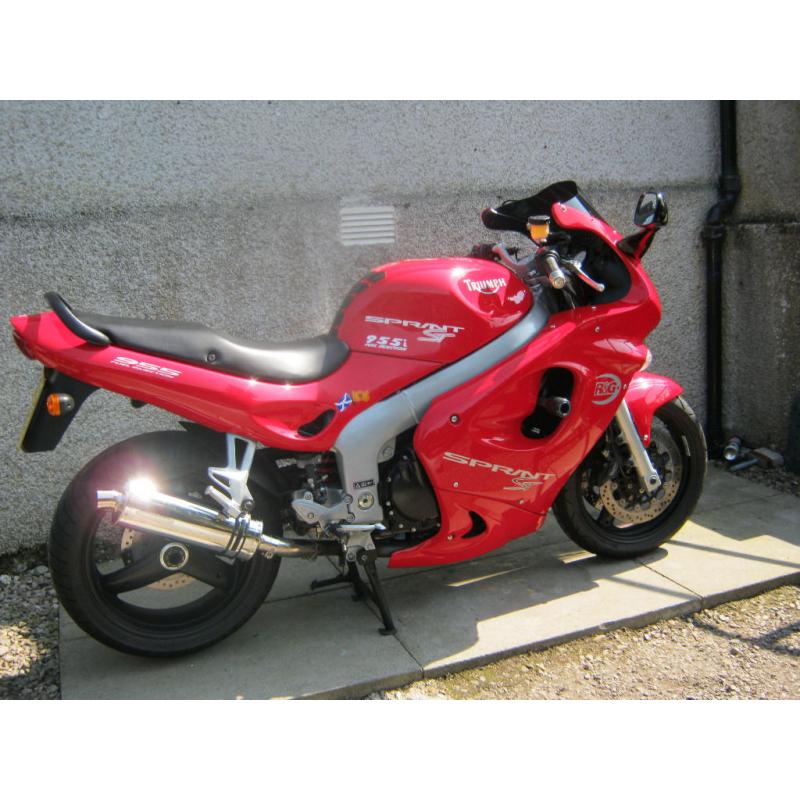 Triumph Sprint 955 ST Excellent all round bike,,must go nead the room