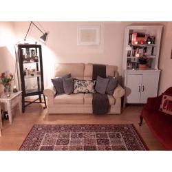 Cute En-Suite Double Bedroom near Kelvinbridge (all bills inclusive)