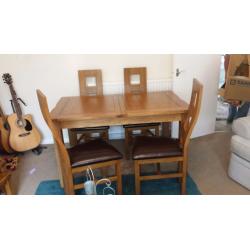 Oakland furniture Dining table and 6 chairs