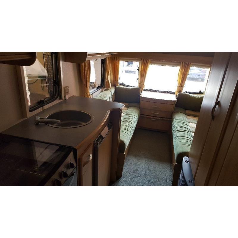 Lunar Zenith 5 berth 2006 caravan