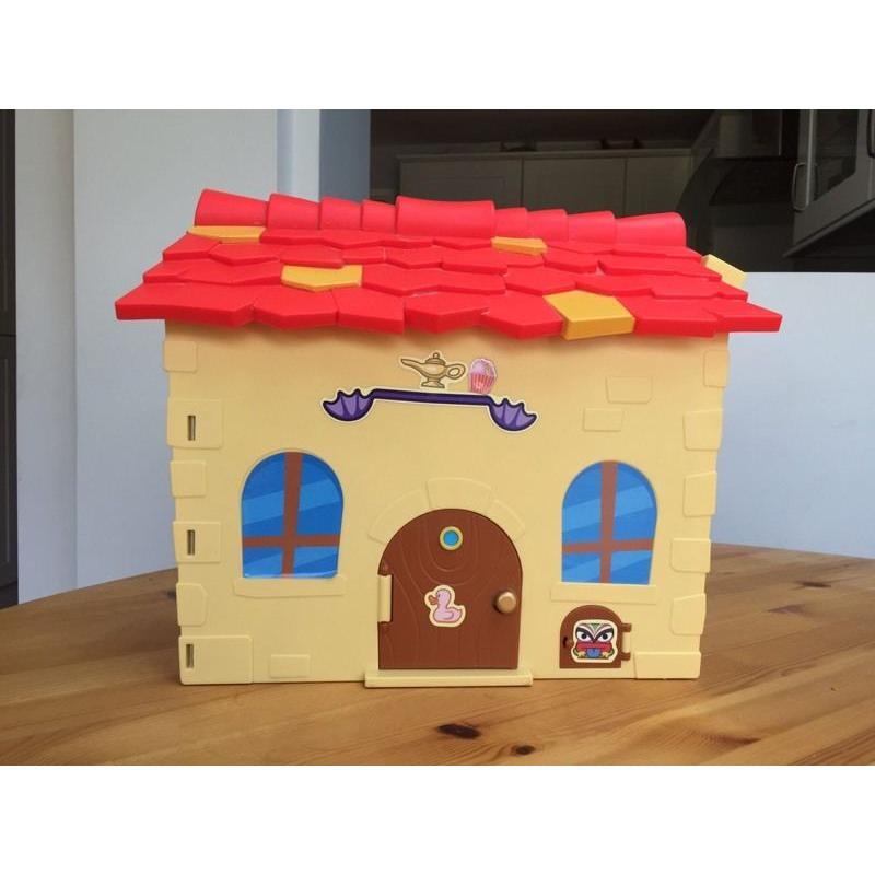 Moshi Monster House & 16 Moshis