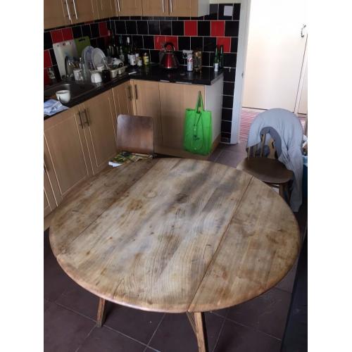 FREE TO COLLECT KITCHEN/DINING ROOM TABLE