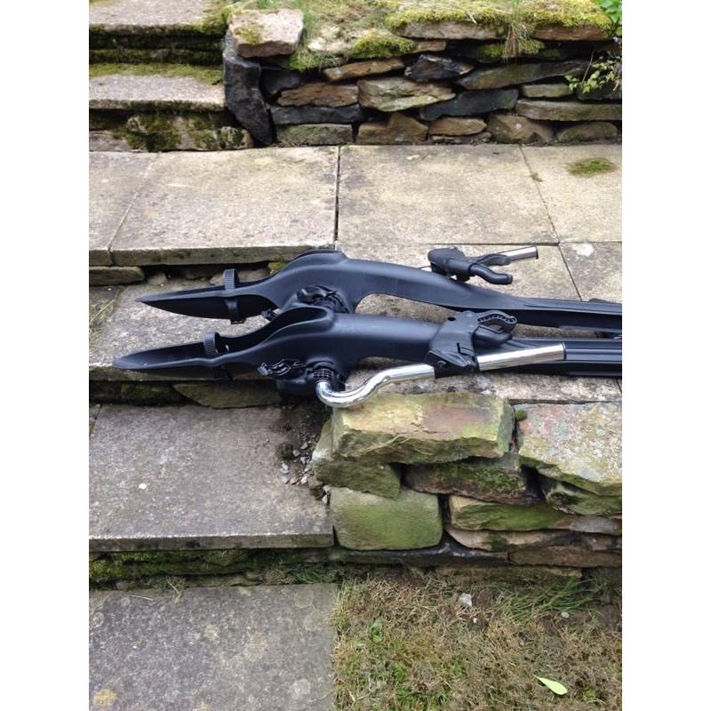 PAIR CYCLE CARRIERS