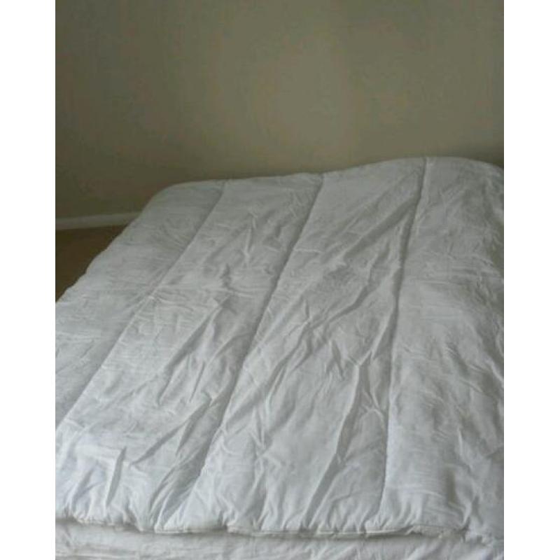double duvet ( 10.5) tog with cover & 4 pillows including 2 pillow cover for sale