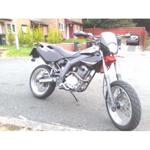 DERBI MOTARD SENDA MODEL BAJA