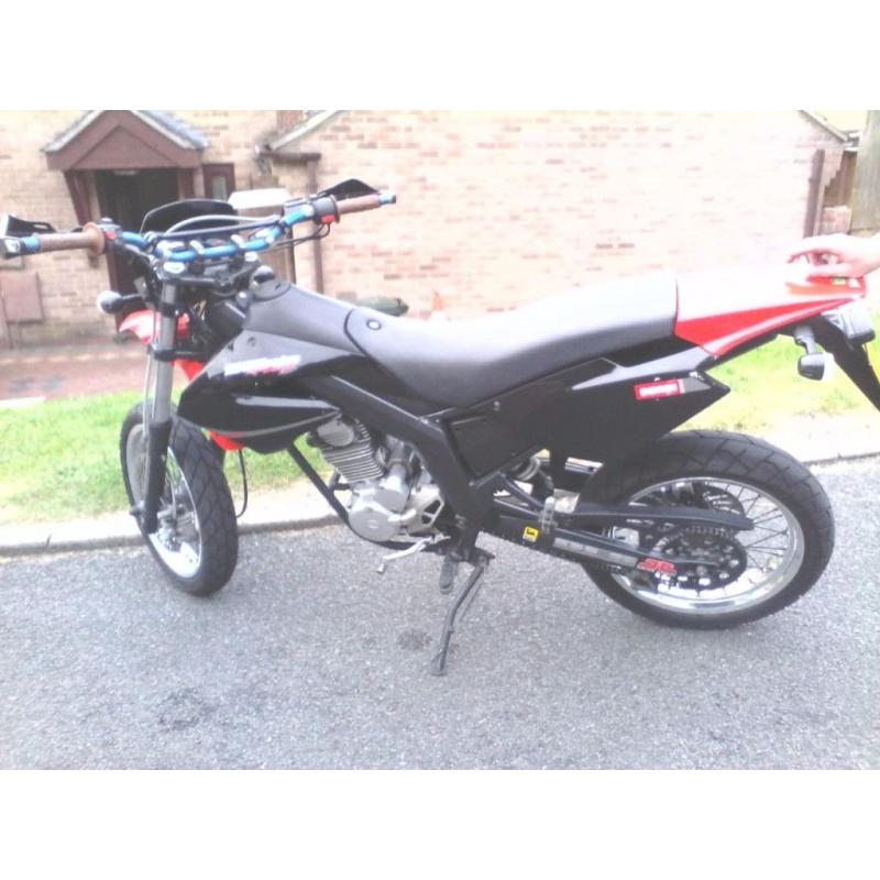 DERBI MOTARD SENDA MODEL BAJA