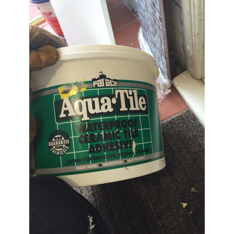 Ceramic tile adhesive (waterproof)