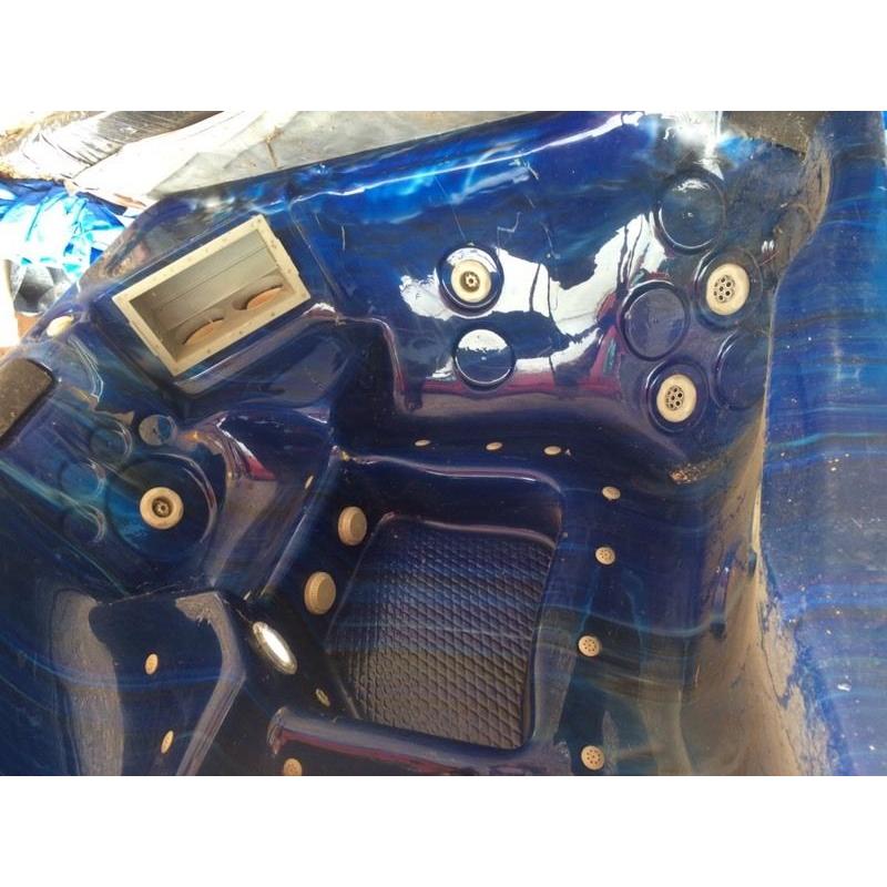 Hot tub (spa Form) 5-6 seater