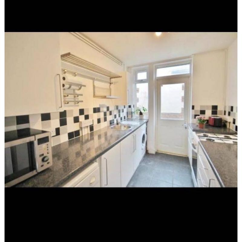 LOVELY BIG DOUBLE ROOM TO RENT