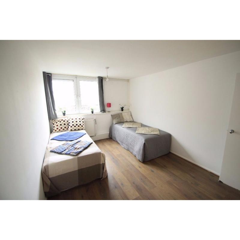 Huge twin room in a flat with a very spacious kitchen, a terrace and two bathroom flat! (83W)