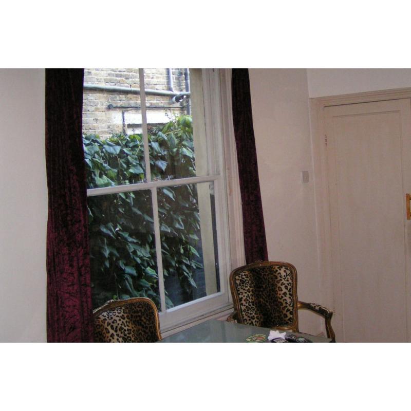 Double room available in Gay friendly 2 bed Maisonette Sw18 great transport Wandsworth.Earlsfield.