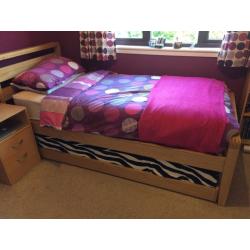 Single bed - stacking bed