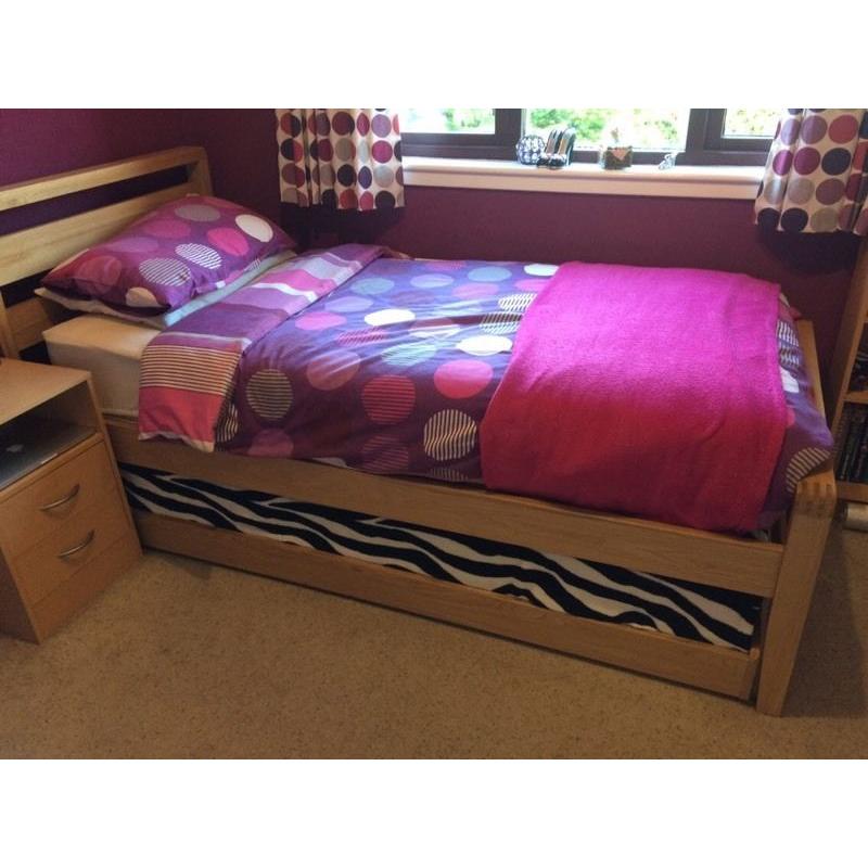 Single bed - stacking bed