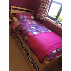 Single bed - stacking bed