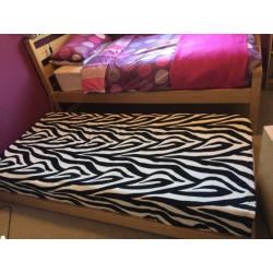 Single bed - stacking bed