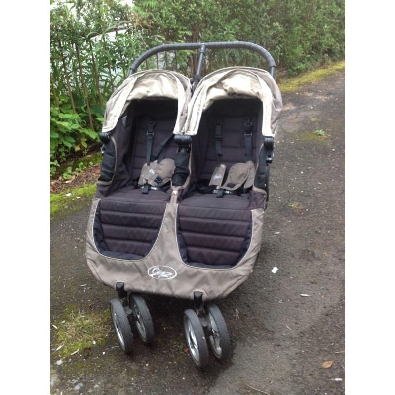 Double city jogger with carrycot
