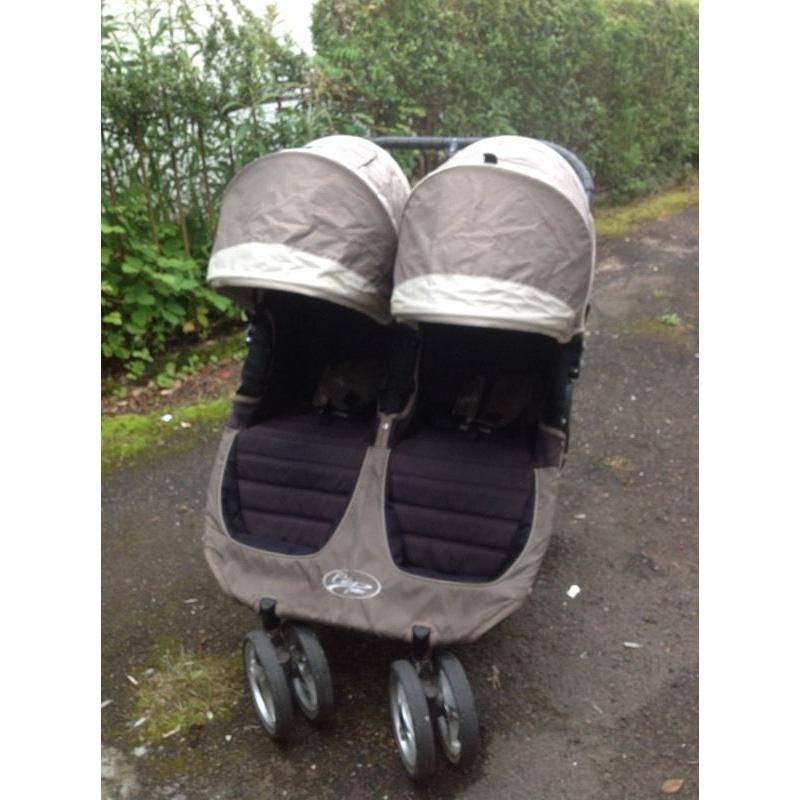 Double city jogger with carrycot