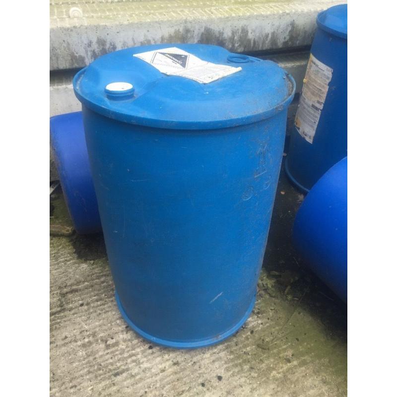 200l plastic barrels / drums