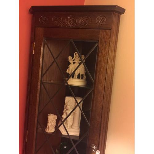 Corner display units / cupboards