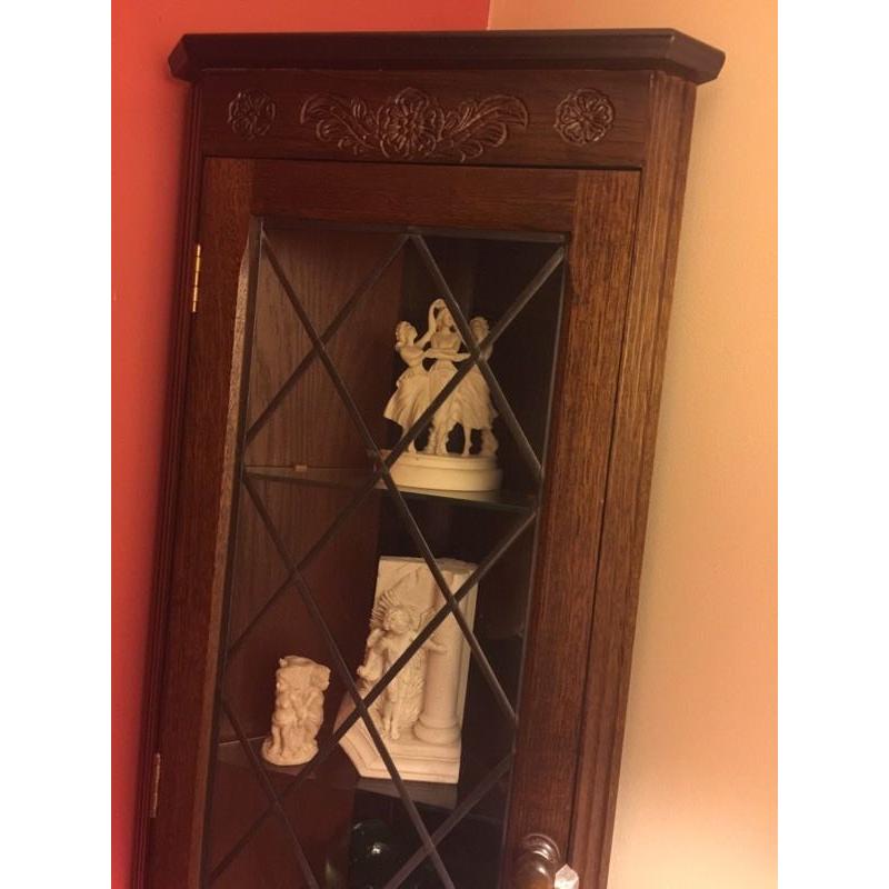 Corner display units / cupboards