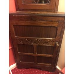 Corner display units / cupboards