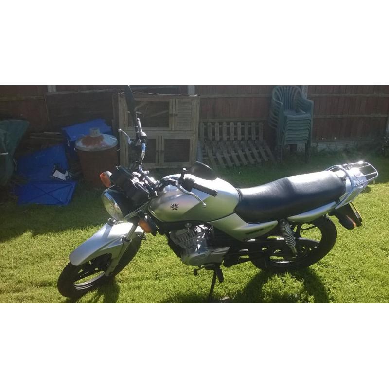 YAMAHA ybr 125 silver .good commuter bike.100mpg.