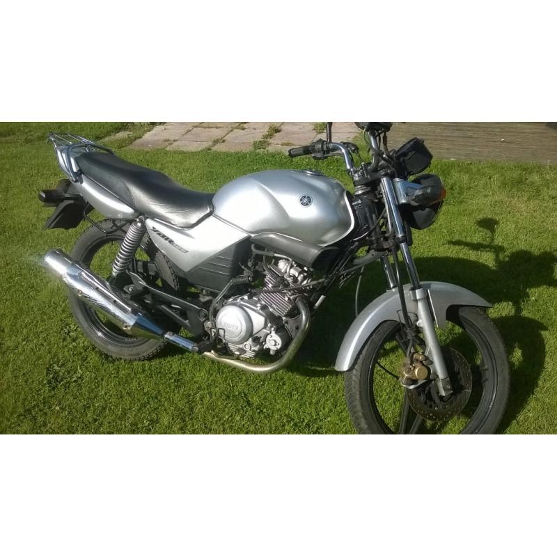 YAMAHA ybr 125 silver .good commuter bike.100mpg.