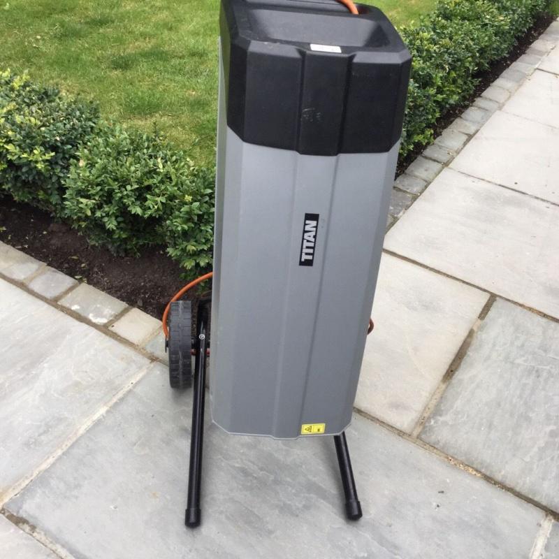 Electric garden shredder