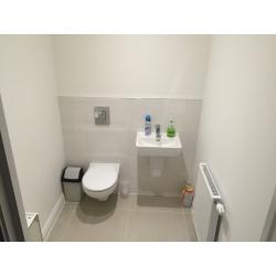 Lovely room in Heathrow location