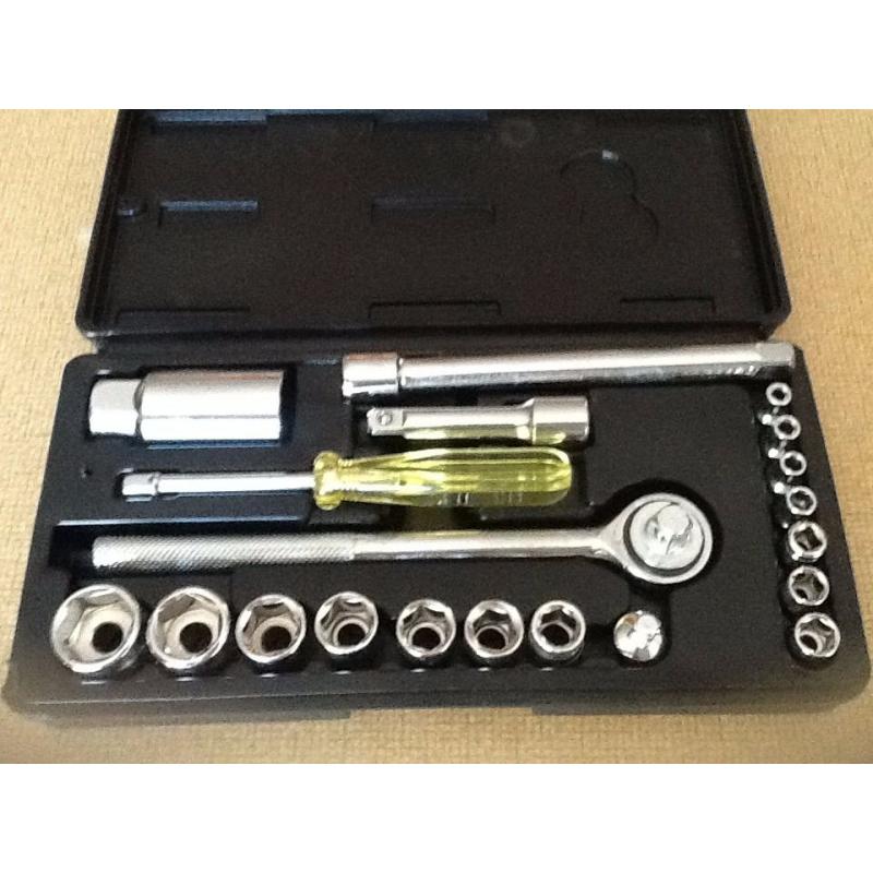 New boxed 21 piece socket set
