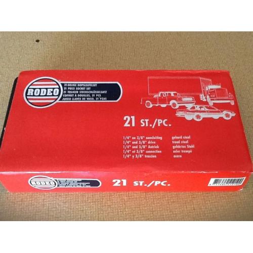 New boxed 21 piece socket set
