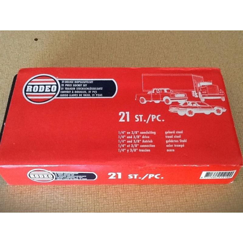 New boxed 21 piece socket set